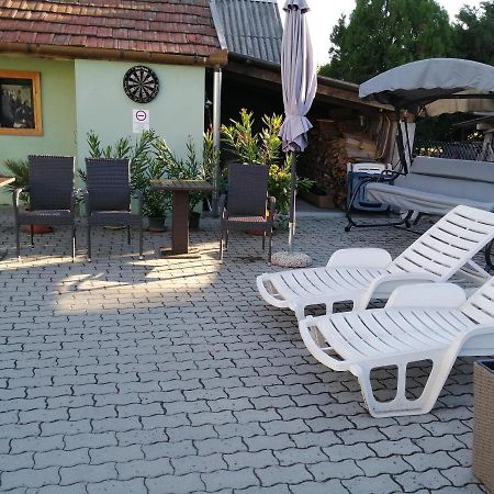 Attila Vendeghaz Tapioszentmarton酒店 外观 照片