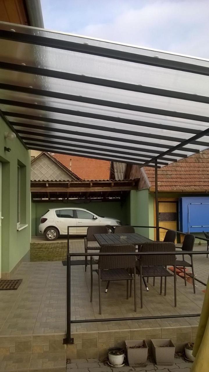 Attila Vendeghaz Tapioszentmarton酒店 外观 照片